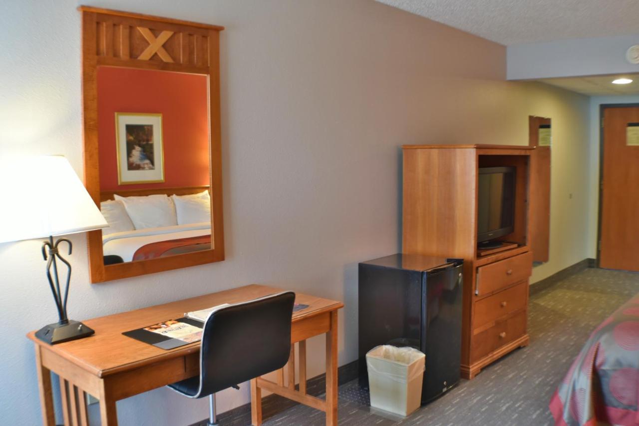 One-Bedroom King Suite - Non-Smoking