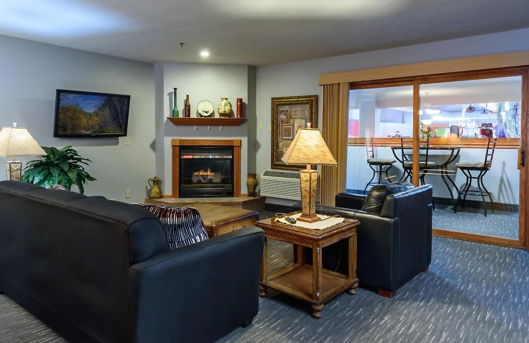 Ramada By Wyndham Sioux Falls Airport - Waterpark Resort & Event Center-1