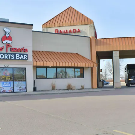 Ramada By Wyndham Sioux Falls Airport - Waterpark Resort & Event Center-3